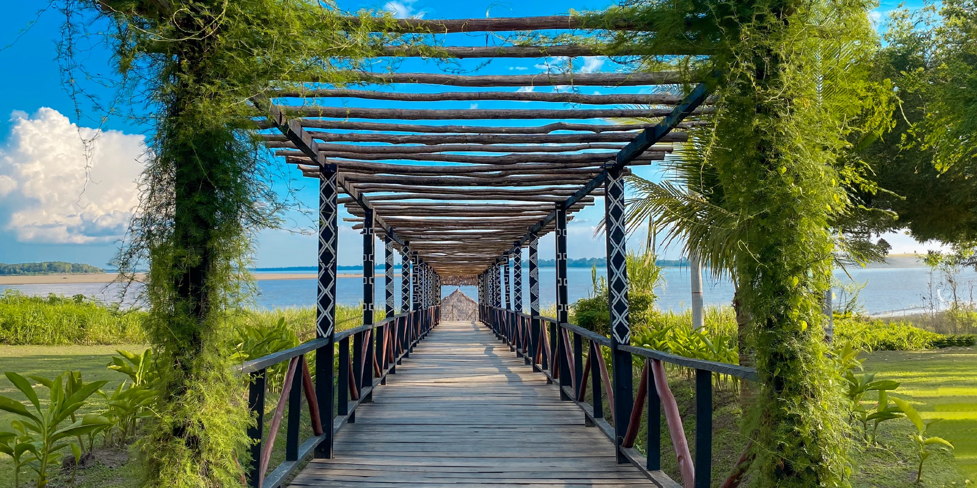 on-vacation-colombia-destino-amazonas-hotel-amazon-puente