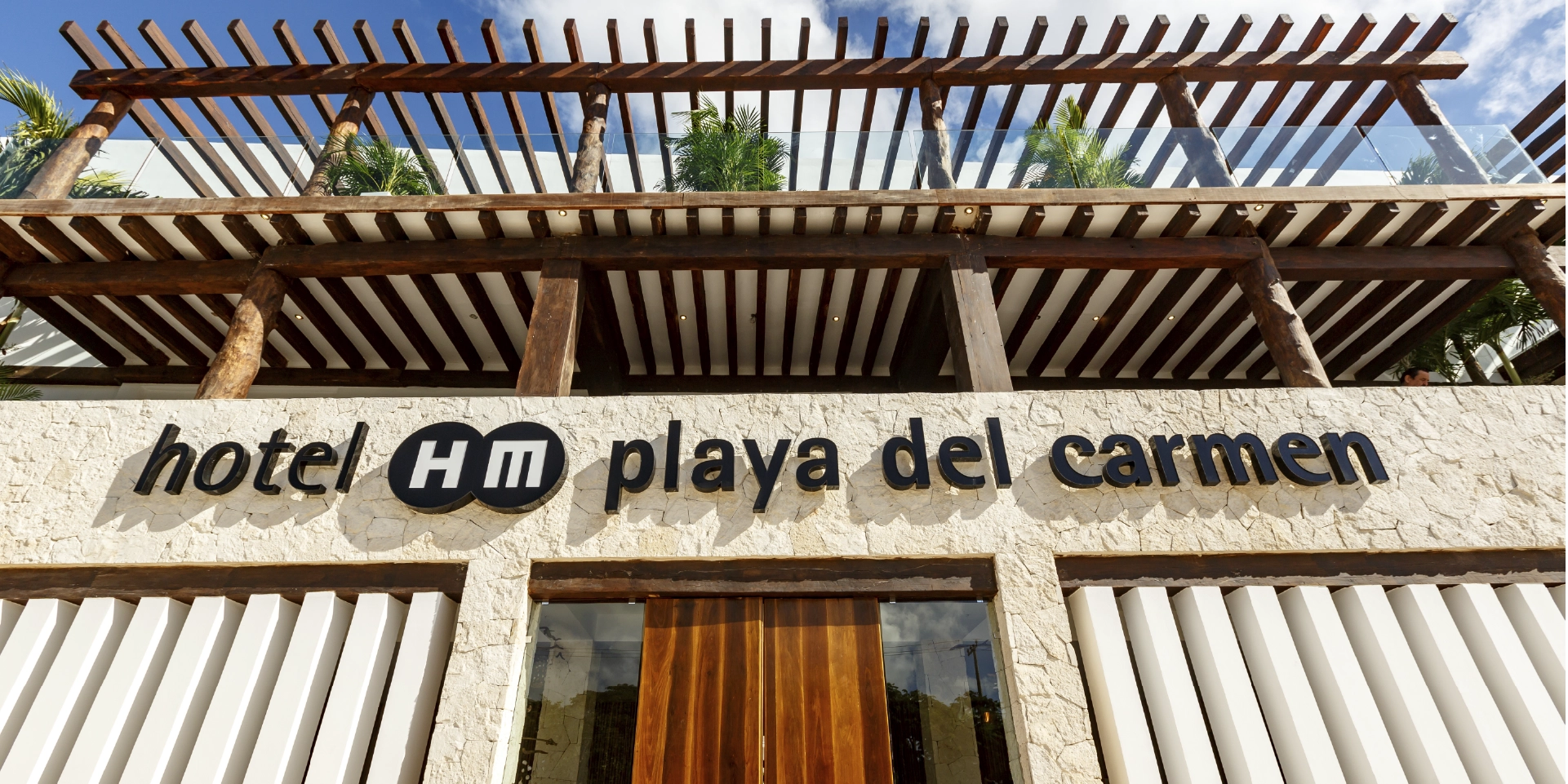 on-vacation-colombia-destino-cancun-hotel-hm-playa-del-carmen-fachada-1920x960px_1
