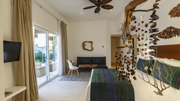 on-vacation-colombia-destino-cancun-hotel-hm-playa-del-carmen-habitacion-junior-suite-727x409px