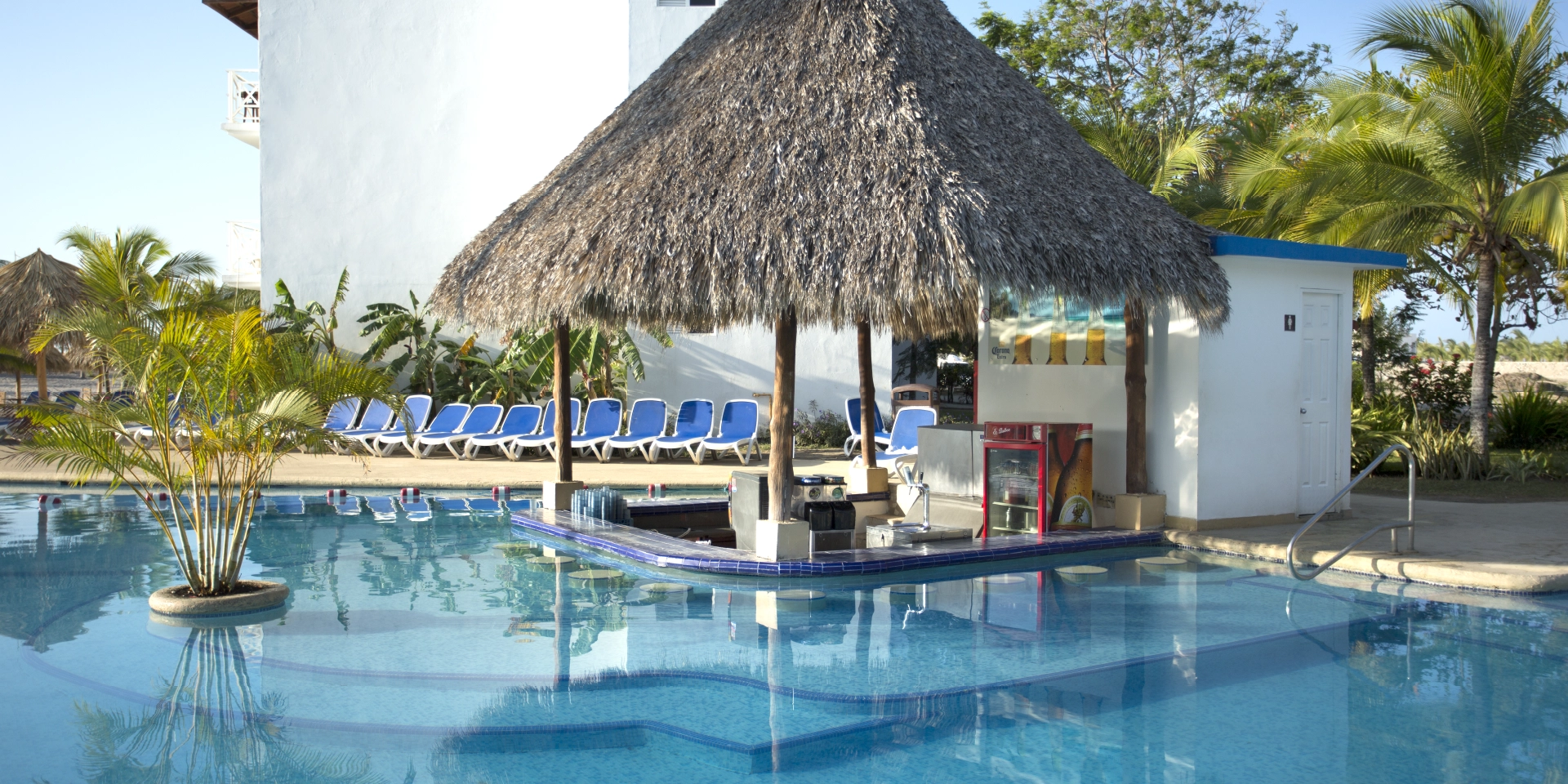 on-vacation-colombia-destino-cancun-hoteles-princess-piscina-02-1