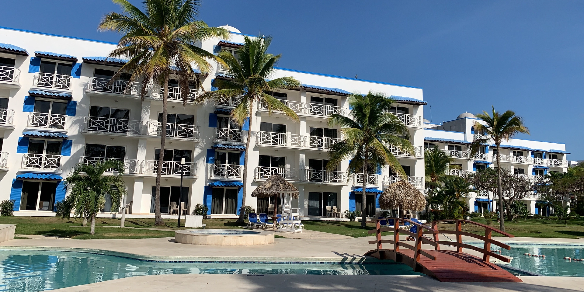 on-vacation-colombia-destino-cancun-hoteles-princess-piscina-hotel-jardines-1