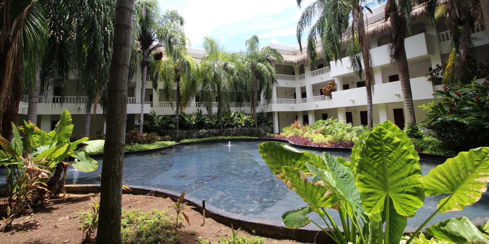 on-vacation-colombia-destino-cancun-hoteles-princess-piscina-hotel-jardines (1)