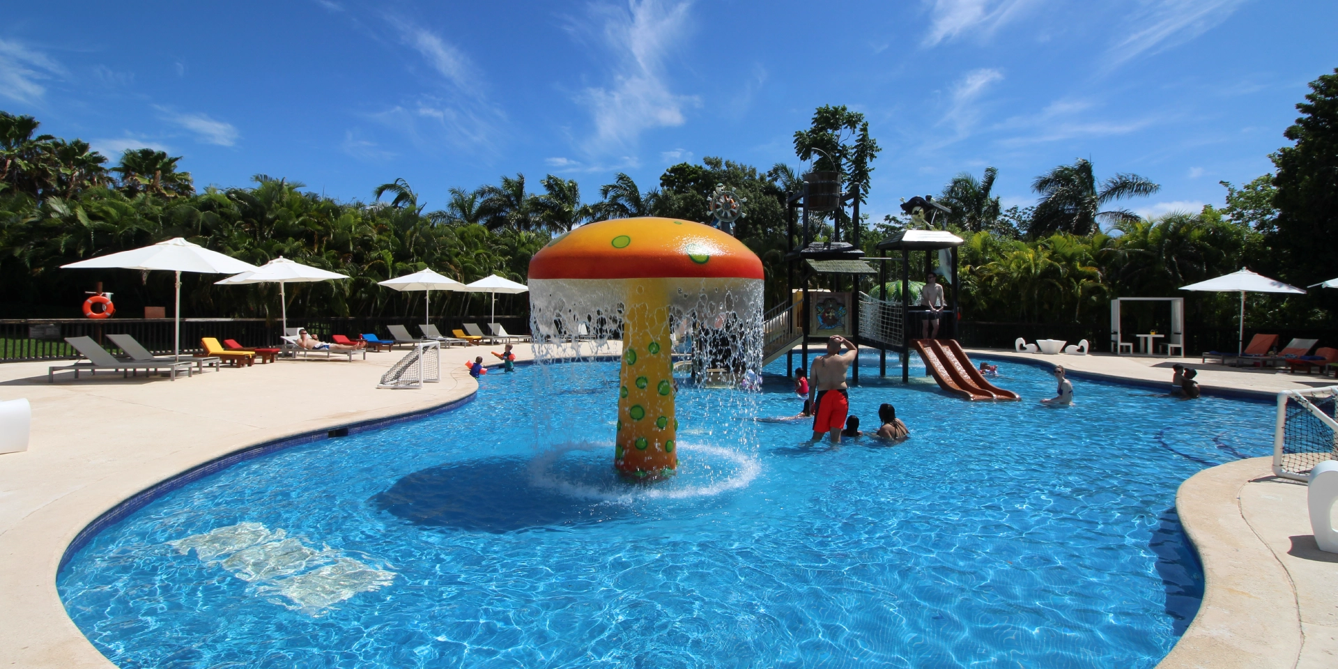 on-vacation-colombia-destino-cancun-hoteles-princess-piscina-ninos