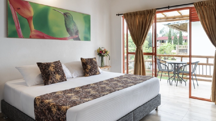 on-vacation-colombia-destino-eje-cafetero-hotel-la-aldea-habitacion-727x409px-31-34