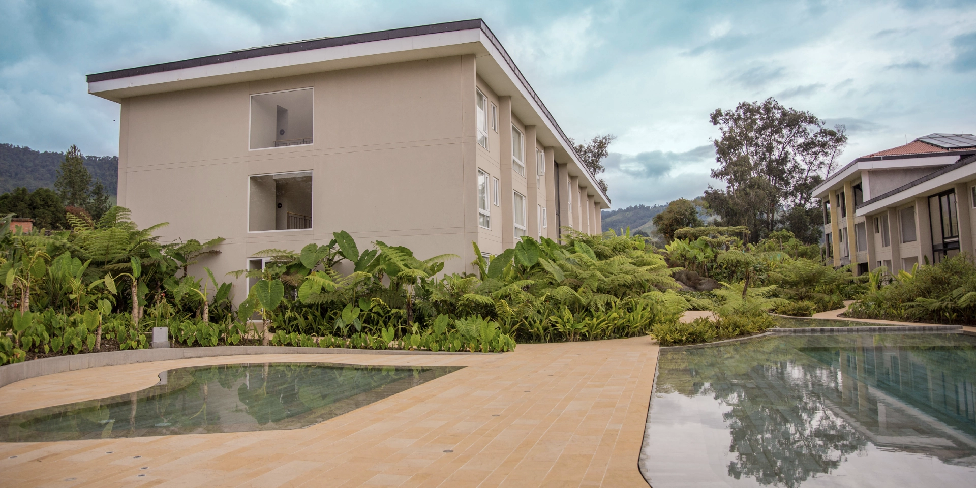 on-vacation-colombia-destino-eje-cafetero-hotel-termales-el-otono-piscina-hotel