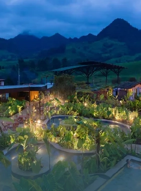 on-vacation-colombia-destino-eje-cafetero-hotel-termales-el-otono-servicios-extras-charco-agua-terma