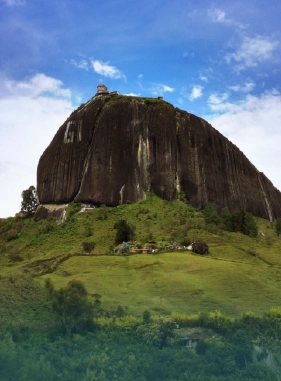 on-vacation-colombia-destino-guatape-lugares-turisticos-penon-guatape