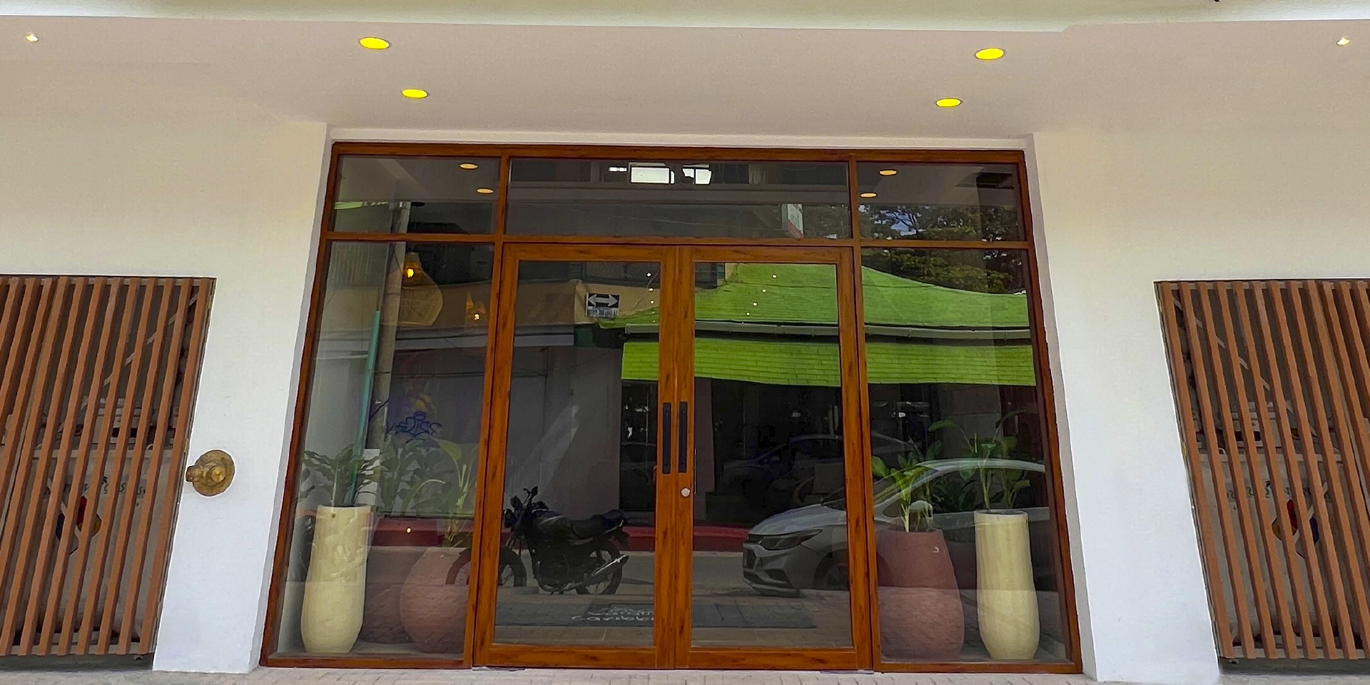 on-vacation-colombia-destino-nacional-san-andres-hotel-caribbean-entrada-principal