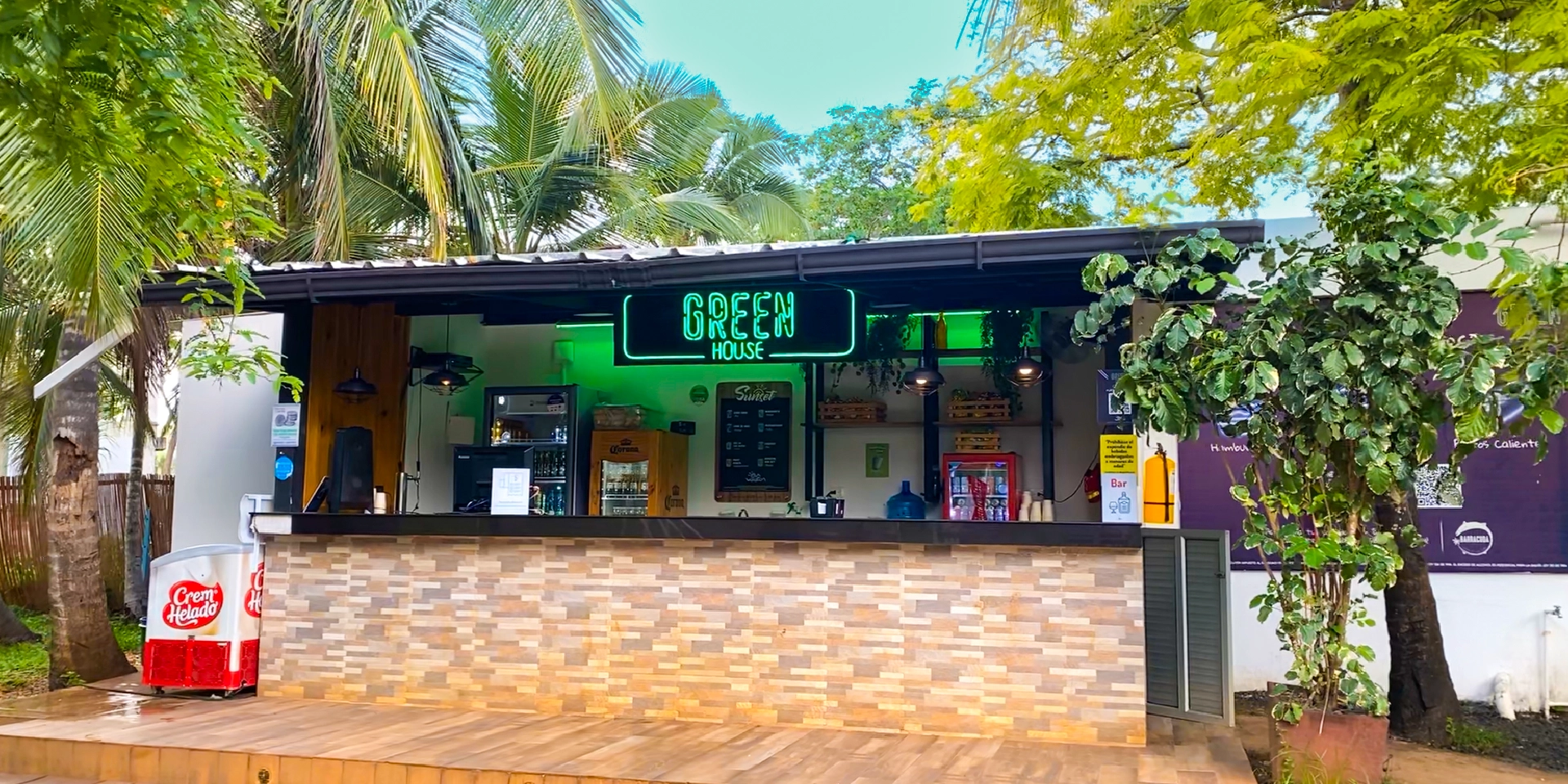 on-vacation-colombia-destino-nacional-san-andres-hotel-cove-green-house-bar