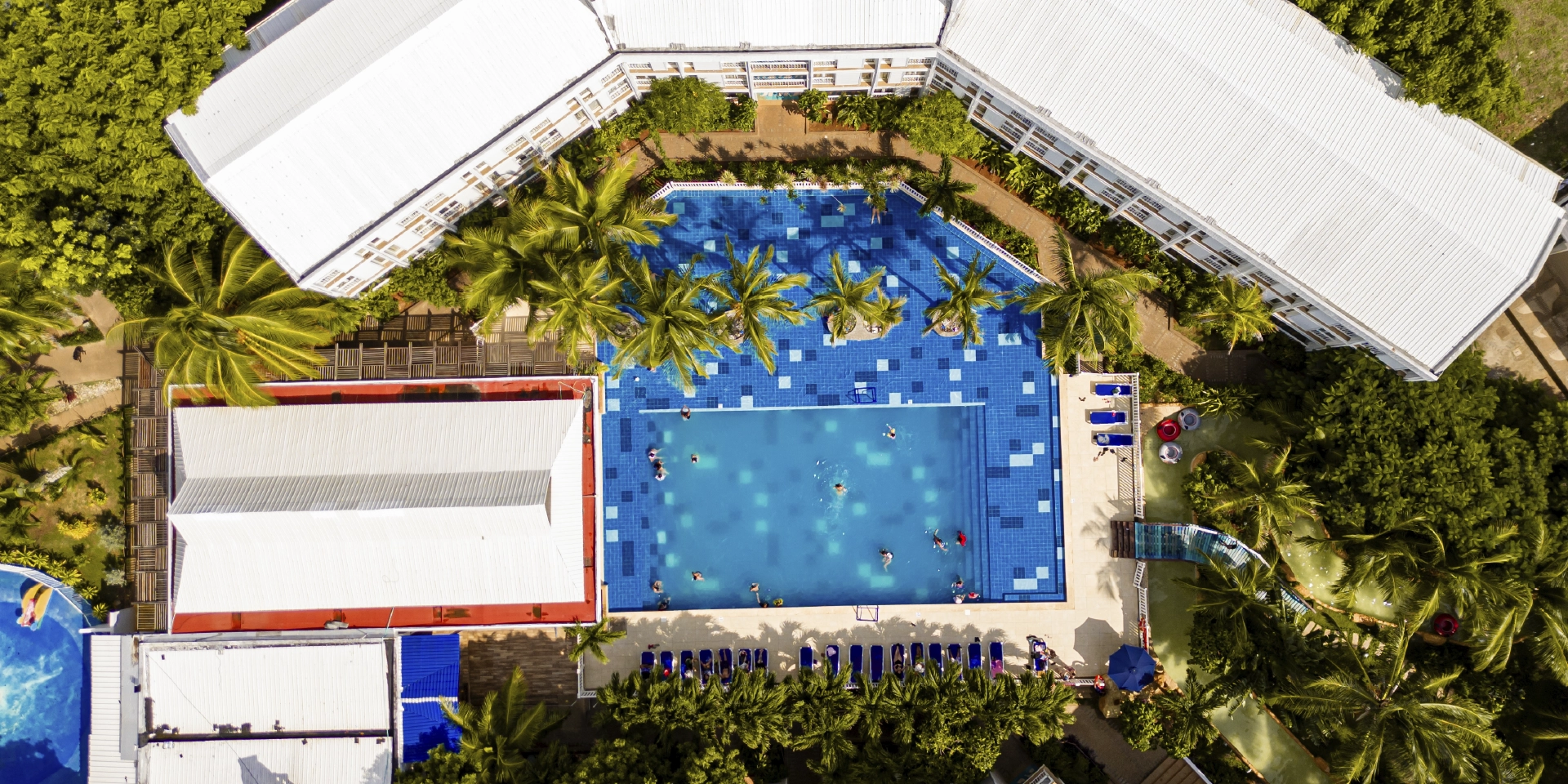 on-vacation-colombia-destino-nacional-san-andres-hotel-cove-vista-aerea