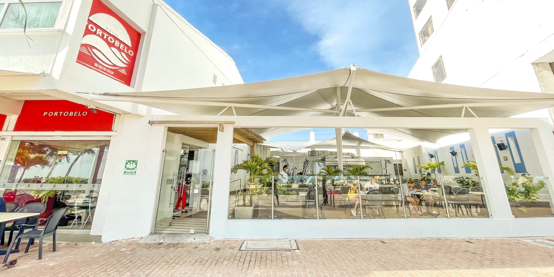 on-vacation-colombia-destino-nacional-san-andres-hotel-portobelo-beach-entrada