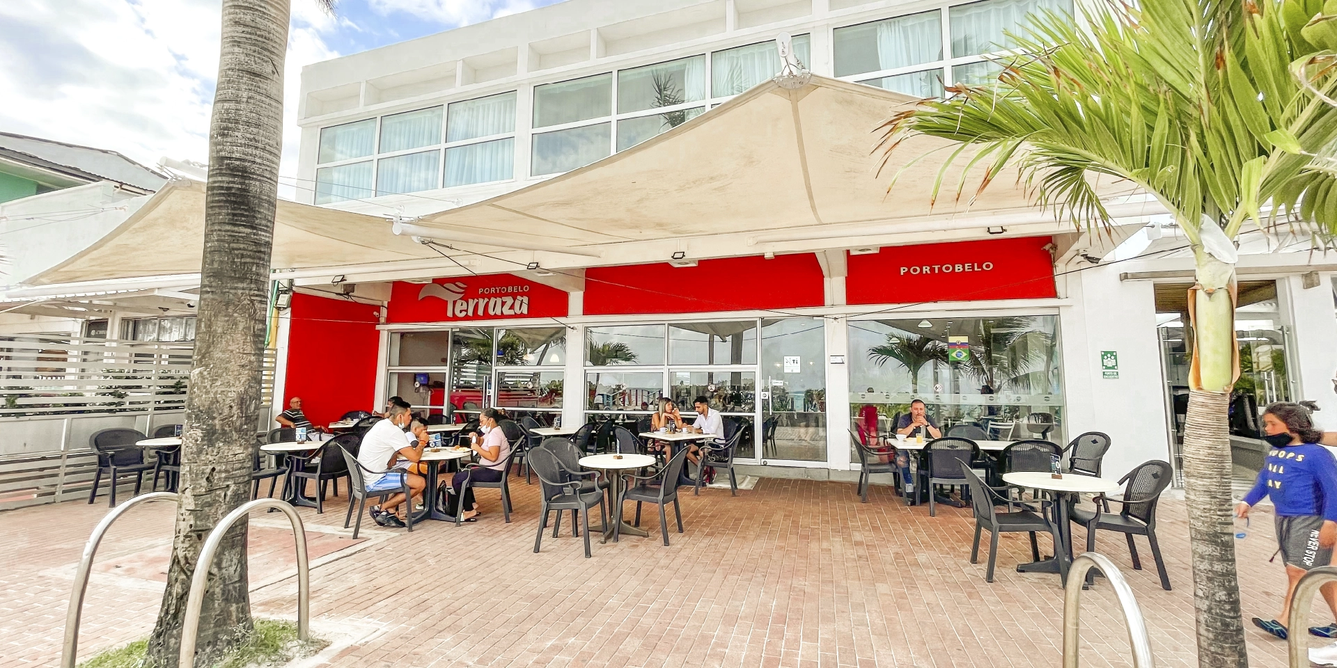 on-vacation-colombia-destino-nacional-san-andres-hotel-portobelo-beach-terraza