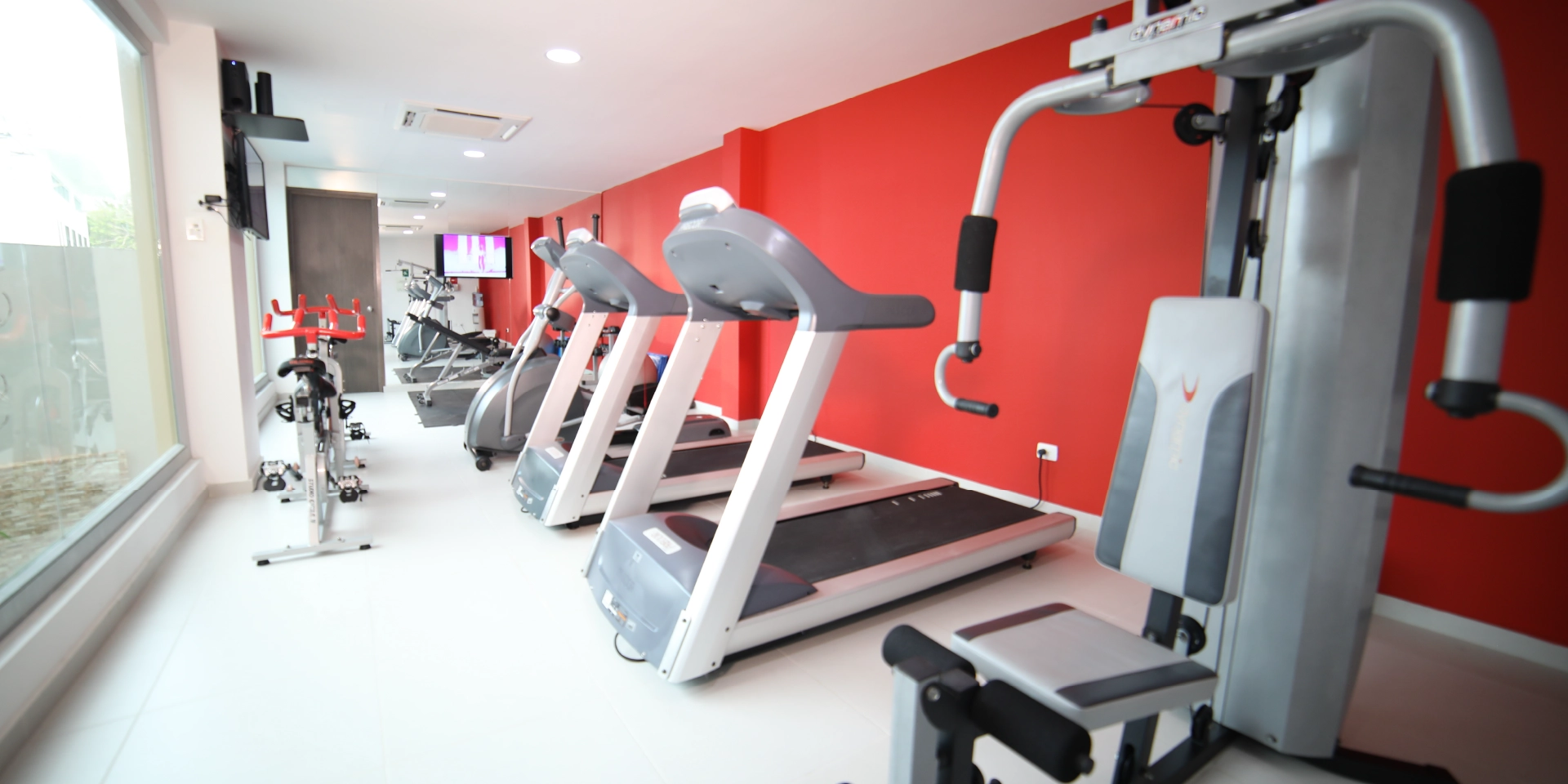 on-vacation-colombia-destino-nacional-san-andres-hotel-portobelo-plaza-de-las-americas-gimnasio