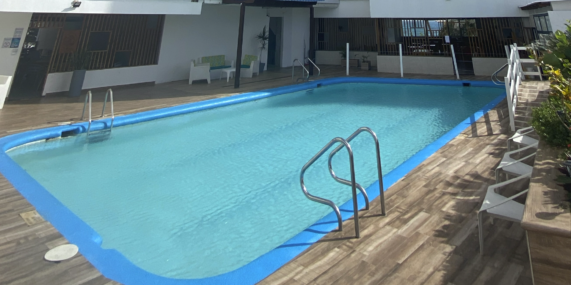 on-vacation-colombia-destino-nacional-san-andres-hotel-tone-piscina-disponible