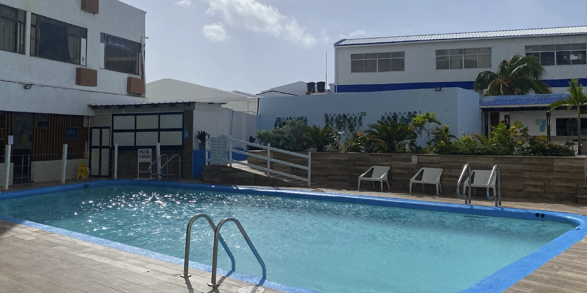 on-vacation-colombia-destino-nacional-san-andres-hotel-tone-piscina