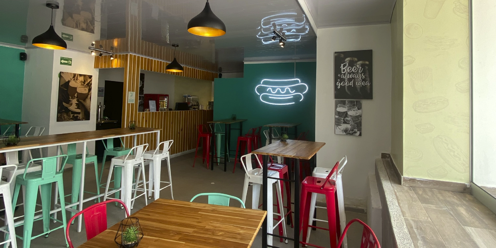 on-vacation-colombia-destino-nacional-san-andres-hotel-tone-pub-