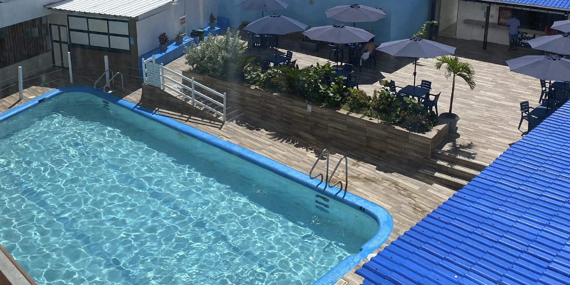 on-vacation-colombia-destino-nacional-san-andres-hotel-tone-recepcion-piscina-vista-aerea