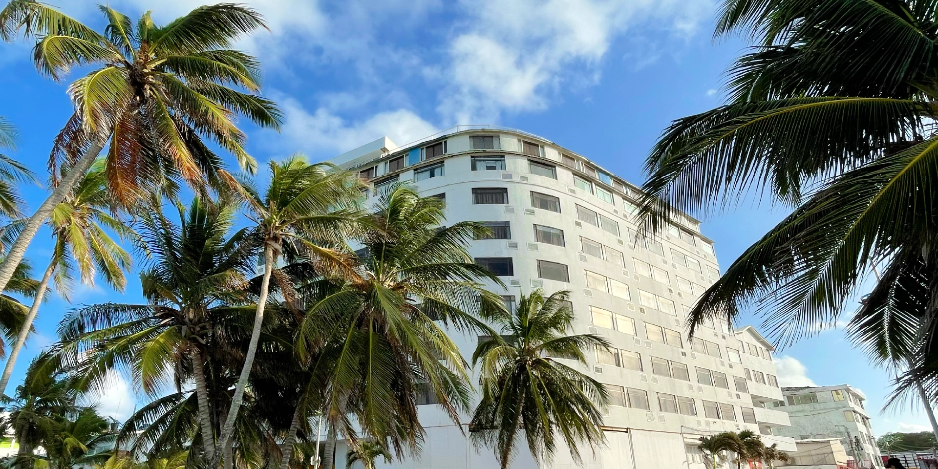 on-vacation-colombia-destino-nacional-san-andres-hotel-tone-vista-frente-hotel