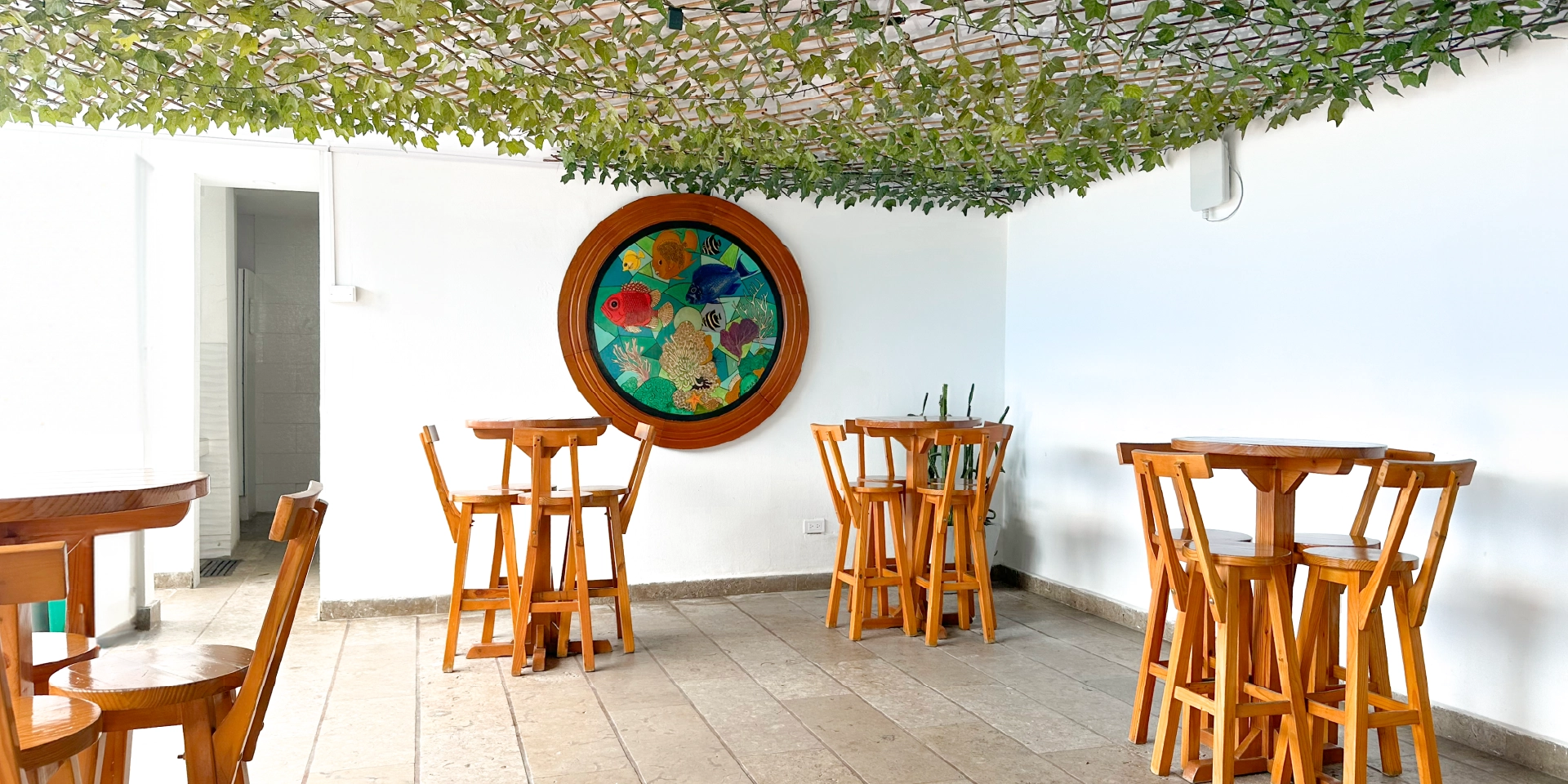 on-vacation-colombia-destino-nacional-san-andres-hotel-tower-mesas