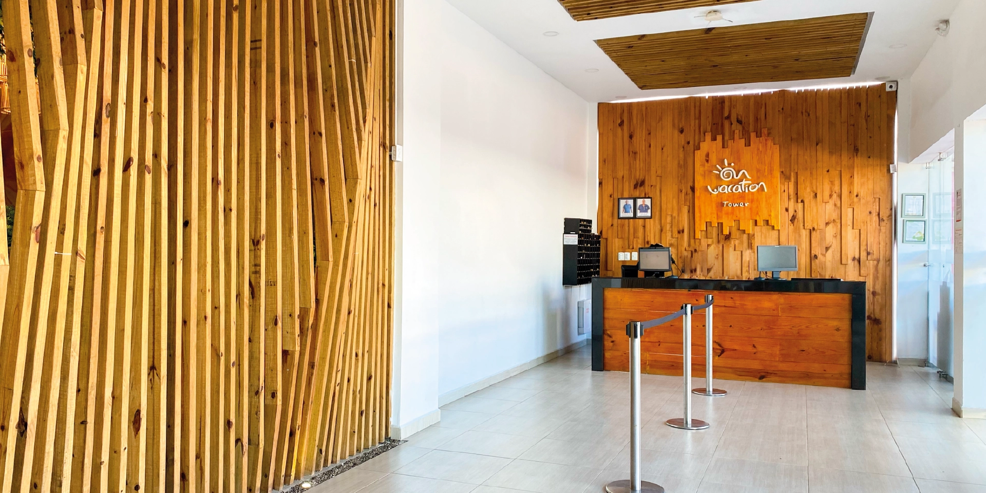 on-vacation-colombia-destino-nacional-san-andres-hotel-tower-recepcion