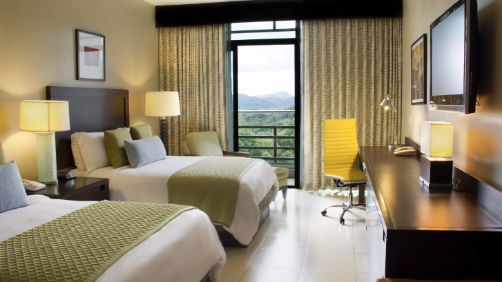 on-vacation-colombia-destino-panama-hotel-summit-rainforest-habitacion-01