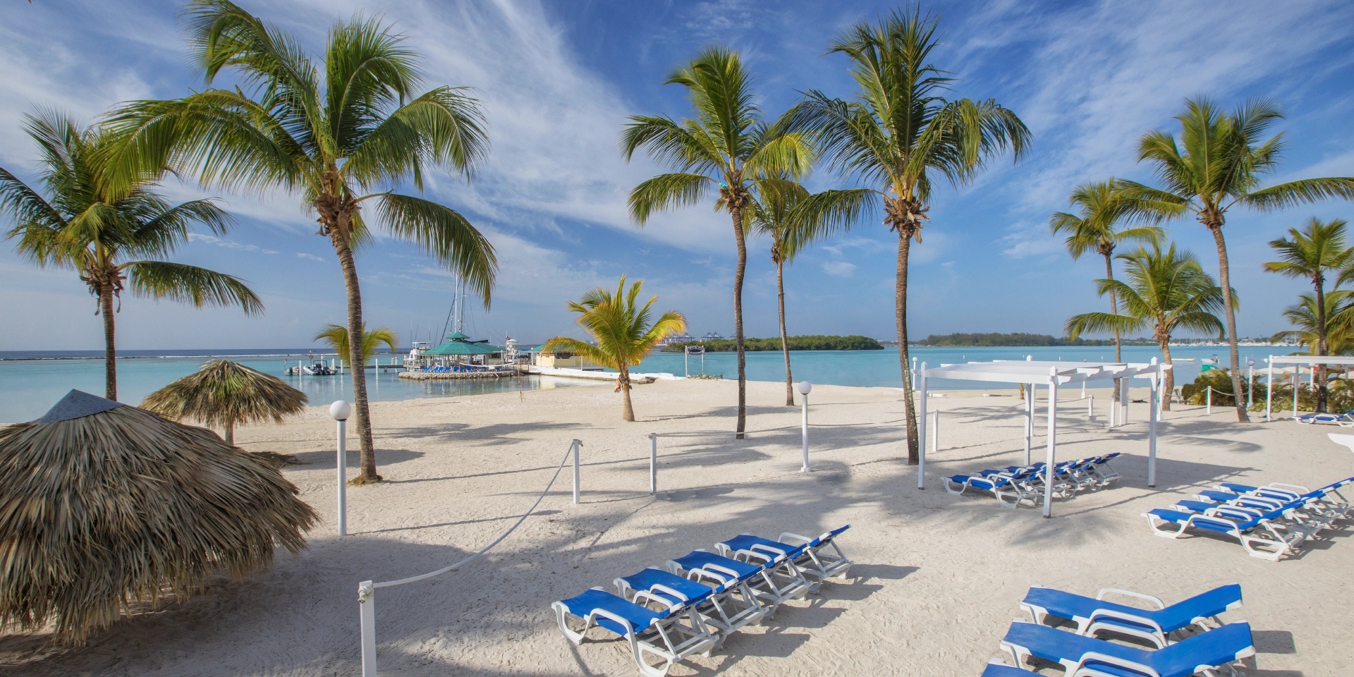 on-vacation-colombia-destino-punta-cana-hotal-whala-bocachica-aerea-hotel-playa-y-mar-asoleadoras