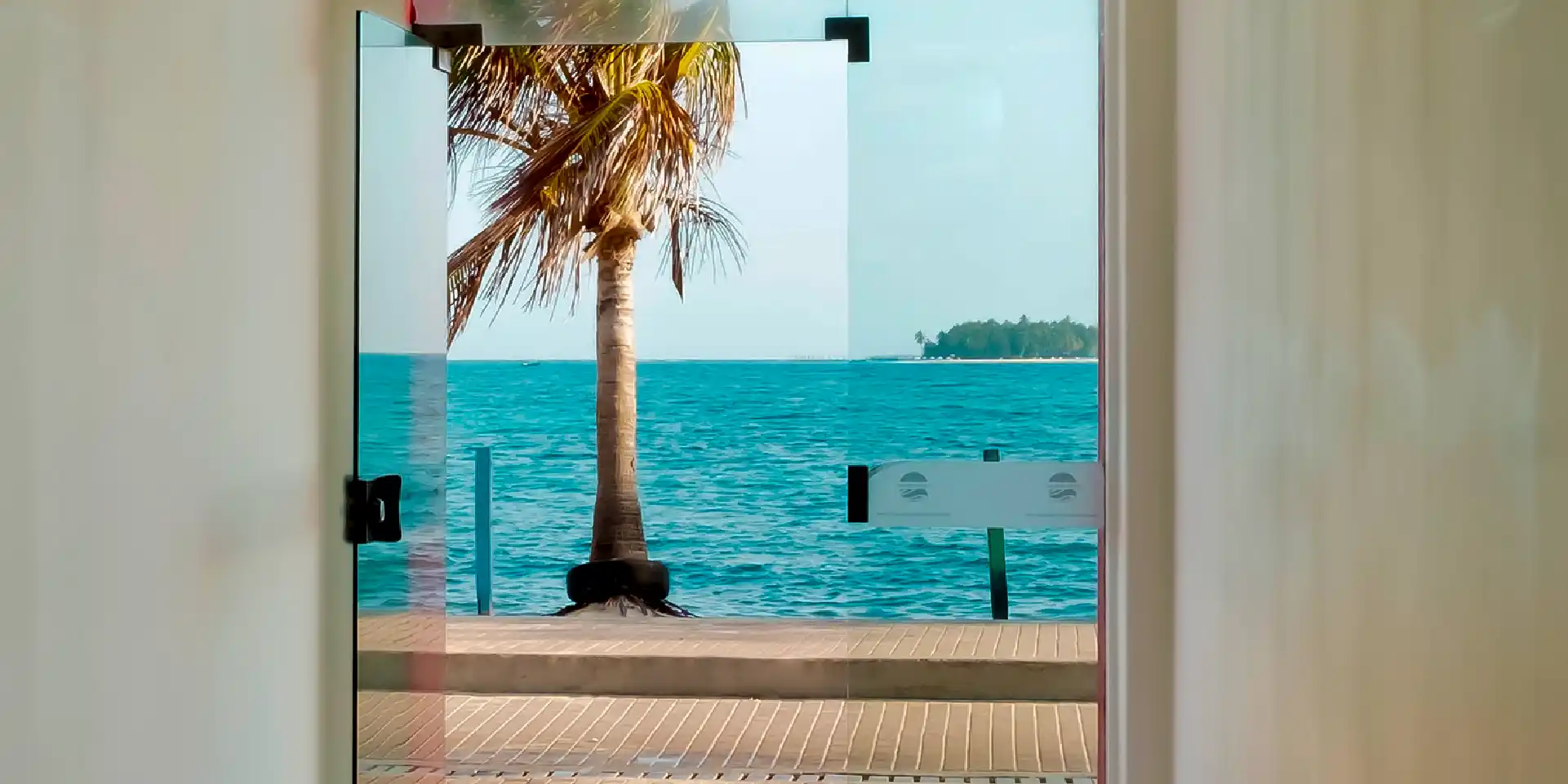 on-vacation-colombia-destino-san-andres-hotel-portobelo-boulevard-1920x960-1-4_11zon