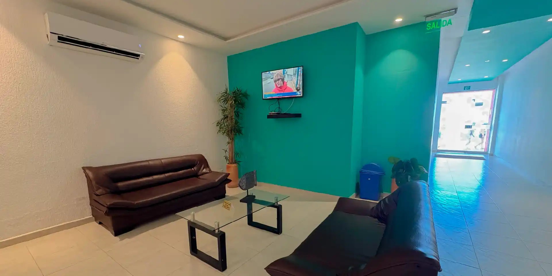 on-vacation-colombia-destino-san-andres-hotel-portobelo-boulevard-lobby-1920x960-9_11zon