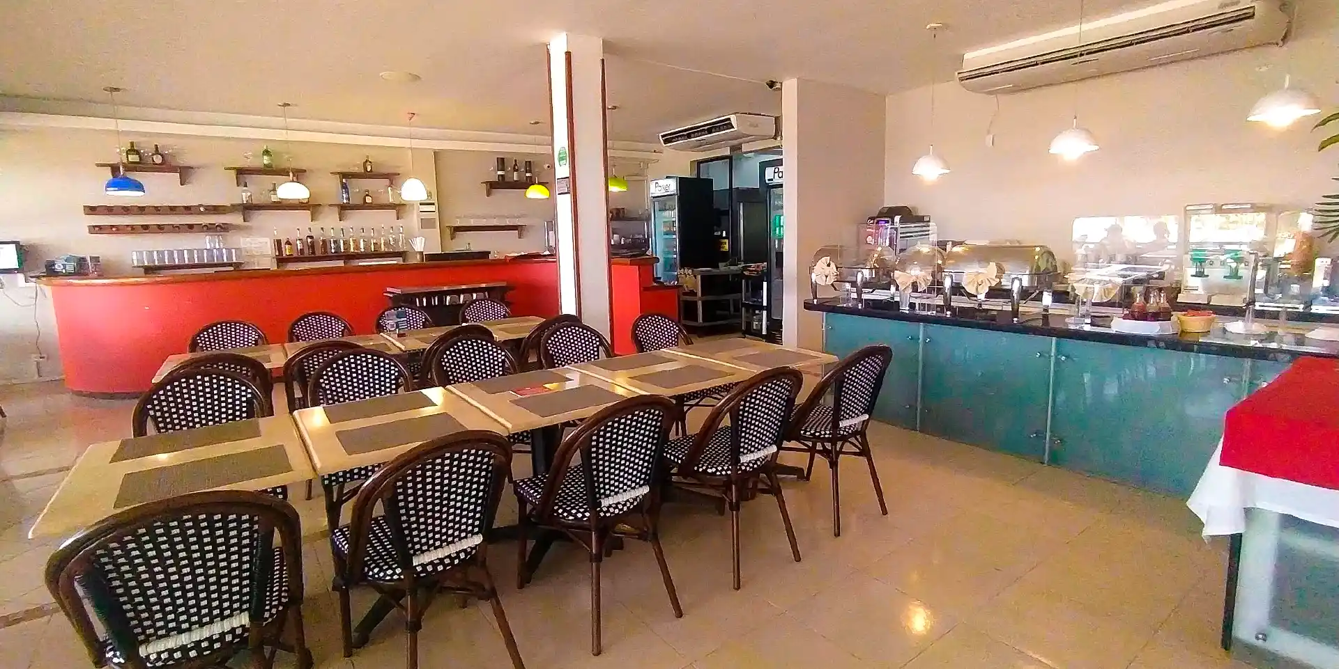 on-vacation-colombia-destino-san-andres-hotel-portobelo-boulevard-restaurante-1920x960-6_11zon