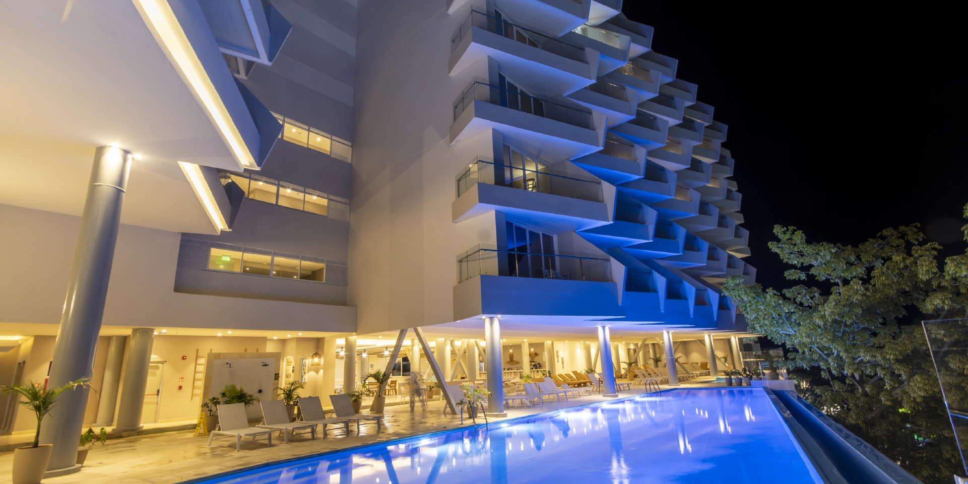 on-vacation-colombia-destino-san-andres-hotel-sirenis-piscina-1920x960px_2