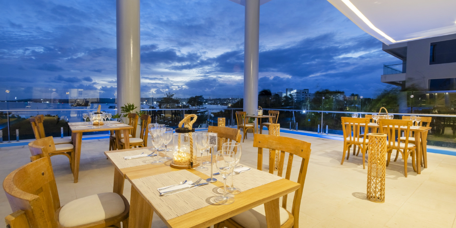 on-vacation-colombia-destino-san-andres-hotel-sirenis-restaurante-1920x960px