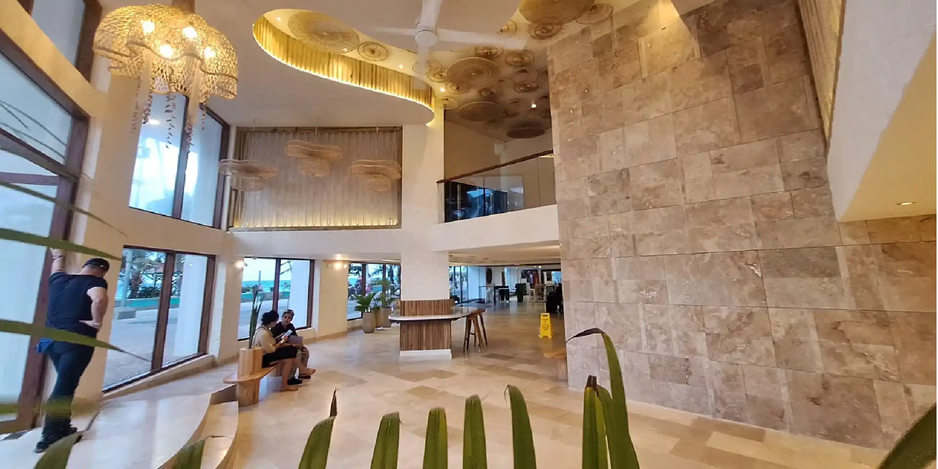 on-vacation-colombia-destino-san-andres-hotel-tone-recepcion-1920x960px-2_11zon