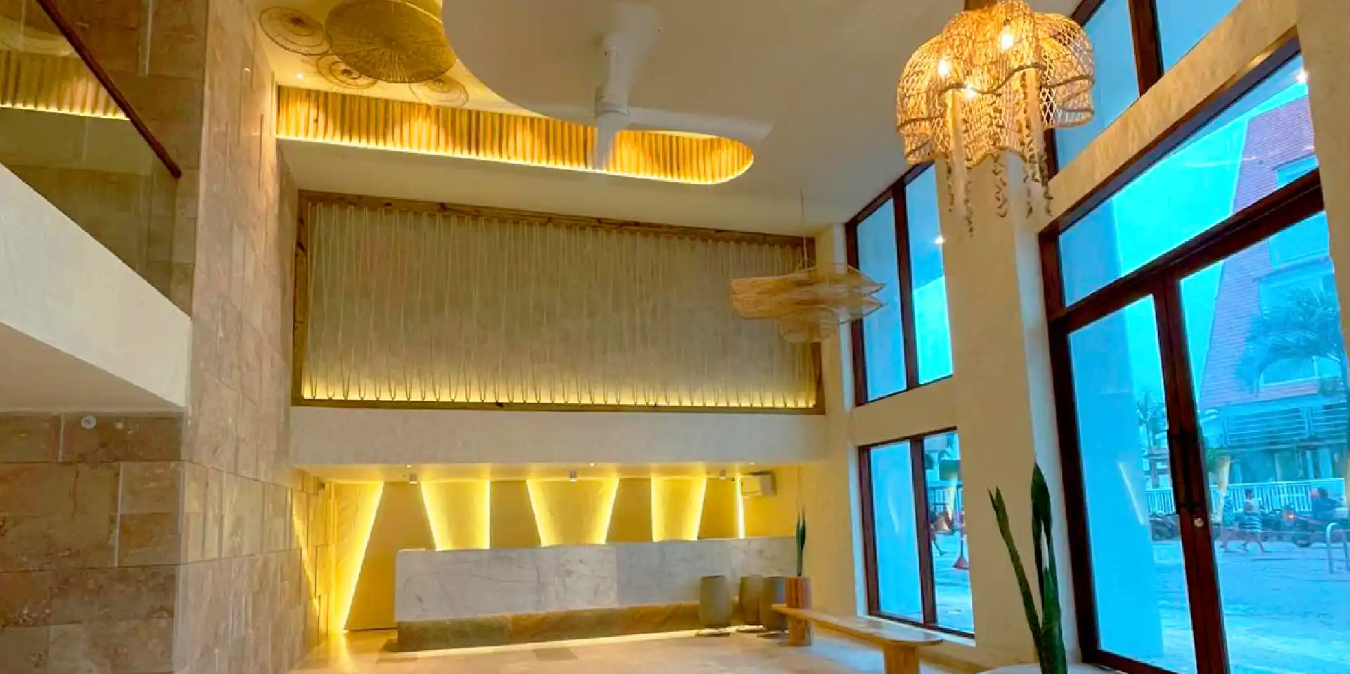 on-vacation-colombia-destino-san-andres-hotel-tone-recepcion-1920x960px-3_11zon