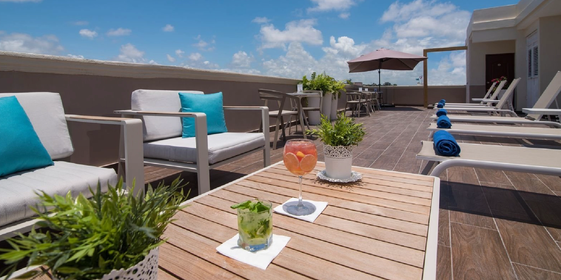 on-vacation-colombia-destino-santo-domingo-hotel-hodelpa-caribe-colonial-solarium-1920x960px_1 (1)