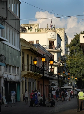 on-vacation-colombia-destino-santo-domingo-lugares-turisticos-calle-el-conde