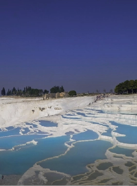 PAMUKKALE
• Adempira Termal & Spa Hotel IZMIR:
Mark Warner Phokaia Beach Resort
• Ramada Encore by Wyndham Izmir
Atakö
PAMUKKALE