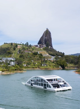 on-vacation-destino-guatape-servicios-extras-atracciones-hotel-los-recuerdos-experiencia-yate-majestic