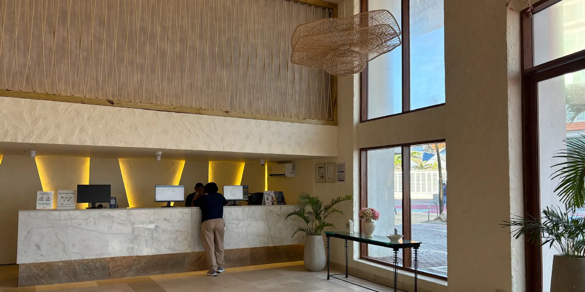 on-vacation-colombia-destino-san-andres-hotel-tone-1920x960px 7 5 (1)