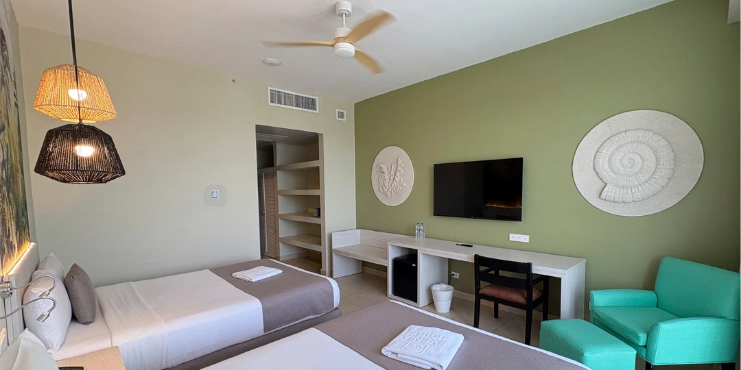 on-vacation-colombia-destino-panama-hotel-bijao-beach-resort-habitacion_272x-100-elementor-io-optimi
