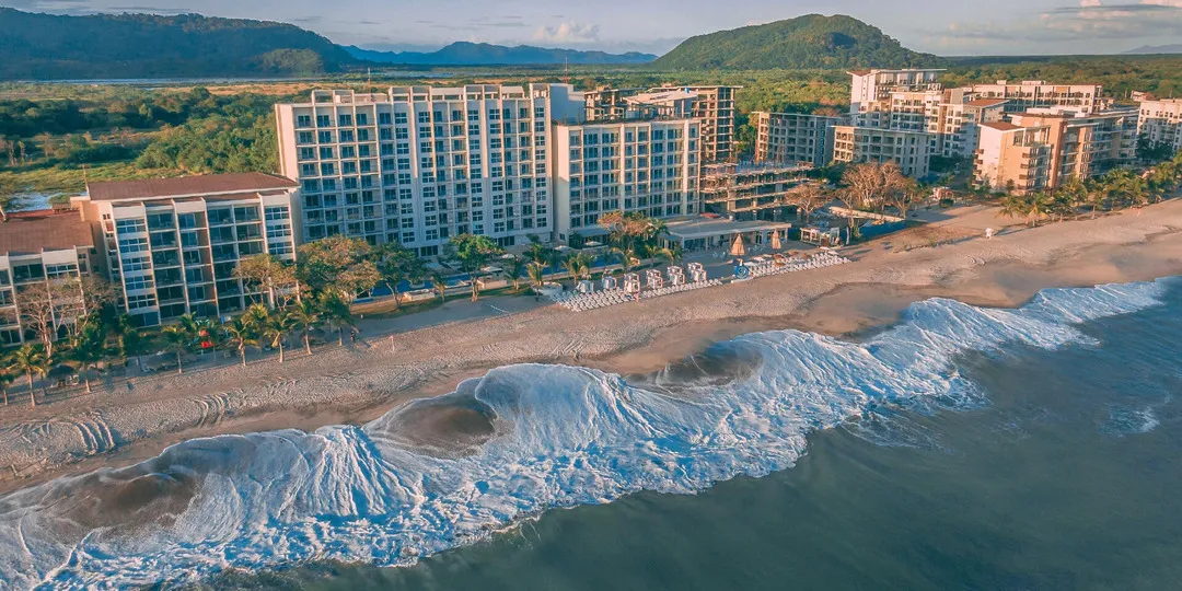 on-vacation-colombia-destino-panama-hotel-playa-caracol-1920x960px 1_172x-100-convertido-de-jpg