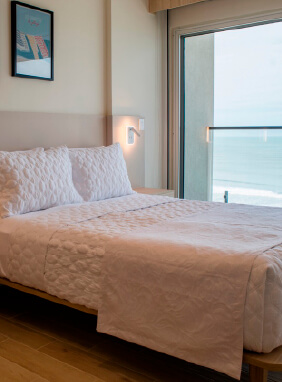 2 camas dobles, balcón, comedor para 2 personas, kitchenette equipada, A/C, Smart TV, caja fuerte, baño completo, vista al mar.
Deluxe Ocean View