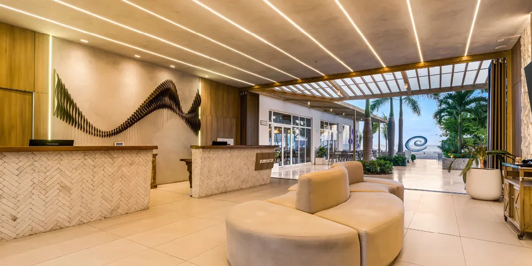 on-vacation-colombia-destino-panama-hotel-playa-caracol-recepcion-1920x960px 172x-100-convertido-de-jpg