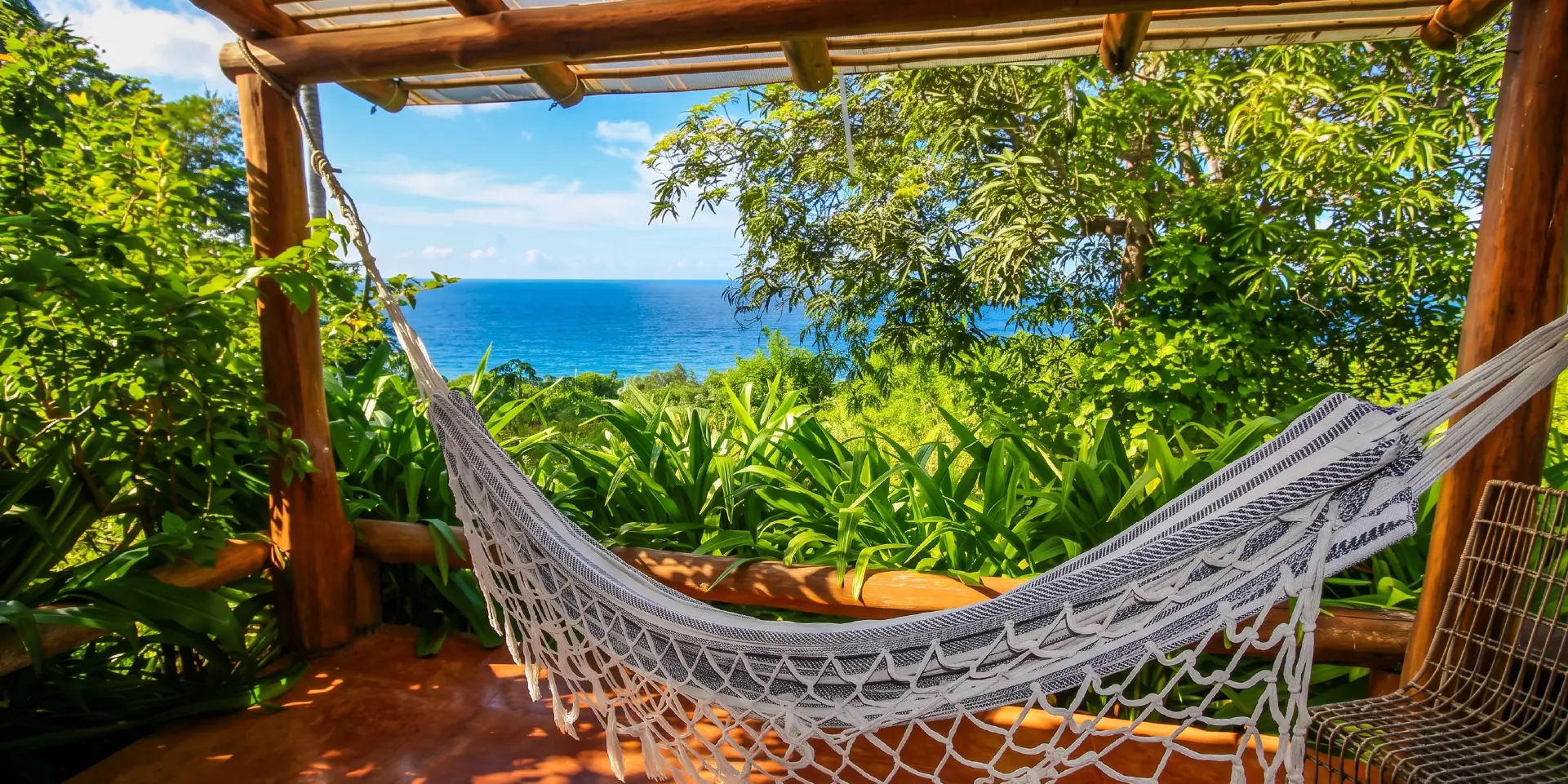 on-vacation-colombia-destino-San Andrés Acantilado Hamaca