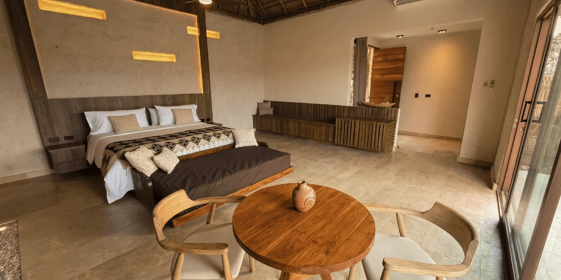 on-vacation-colombia-destino-la Guajira-Hotel Wayira Beach-Anasü habitación mesita-8