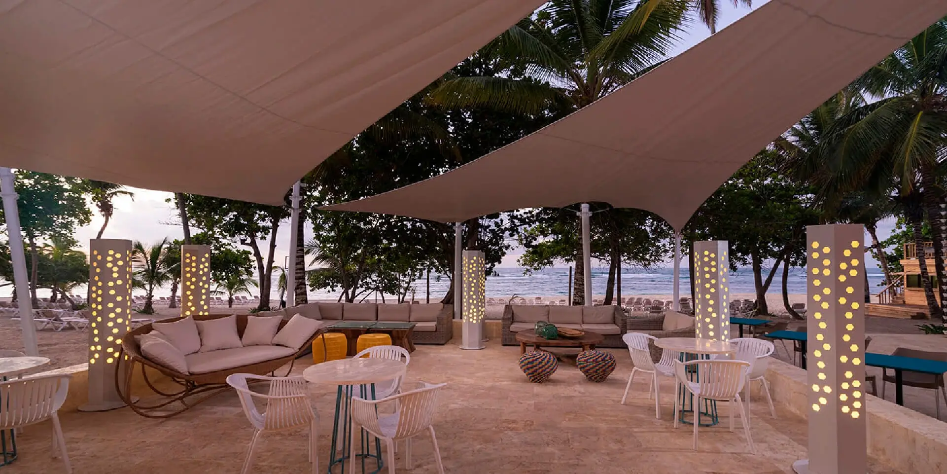 on-vacation-colombia-destino-republica-dominicana-hotel-emotions-restaurante-9@72x-100